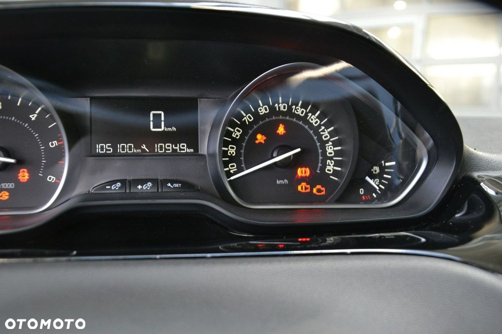 Peugeot 208 - 23