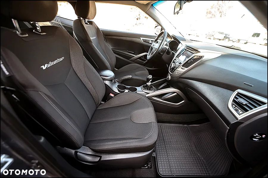 Hyundai Veloster - 33