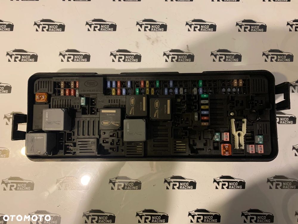 SKRZYNKA BEZPIECZNIKÓW RANGE ROVER SPORT L494 HPLA14N030AB