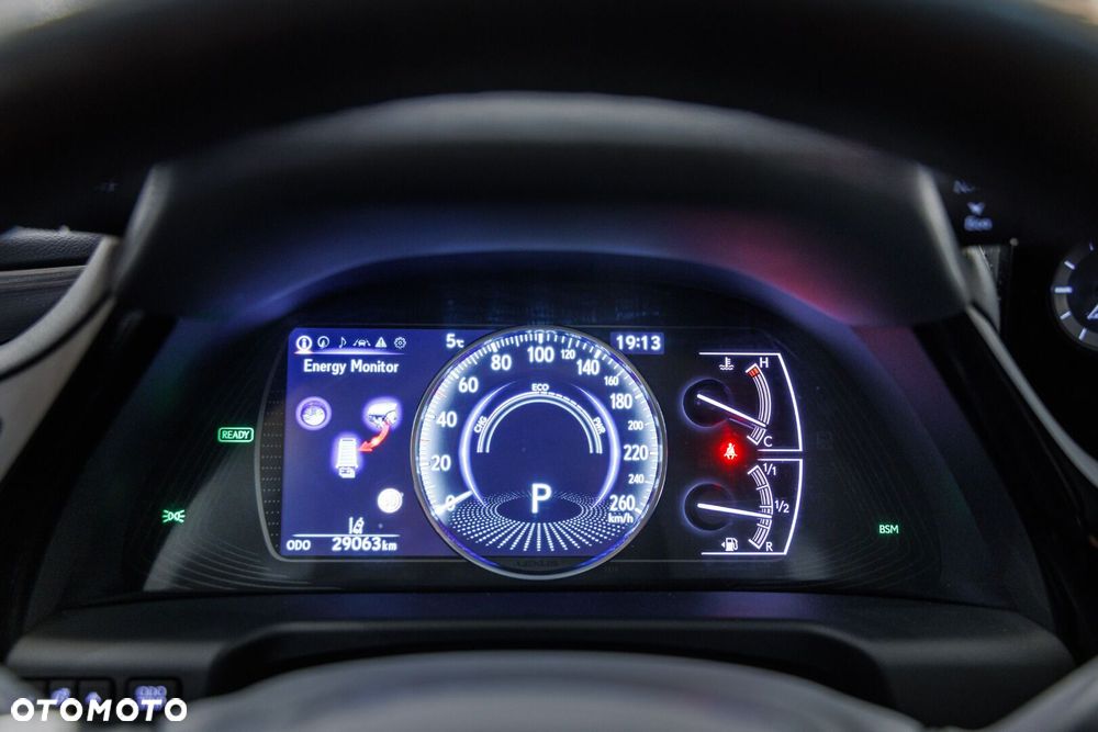 Lexus ES 300h F Sport Design - 41