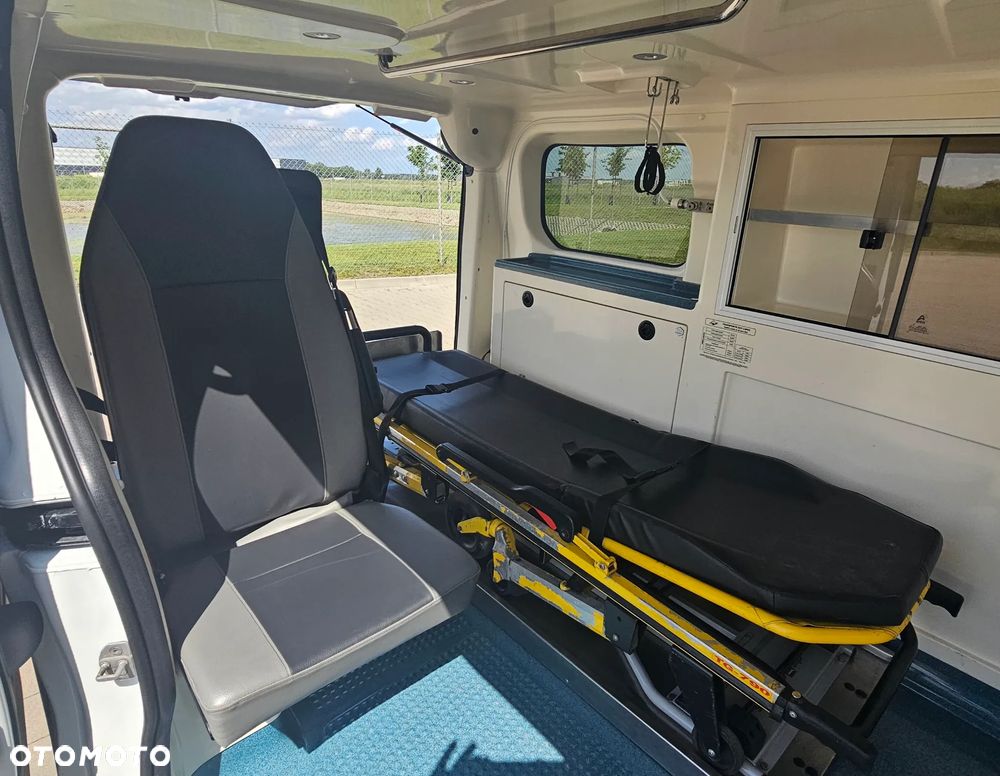 Renault TRAFIC KARETKA/AMBULANS - 11