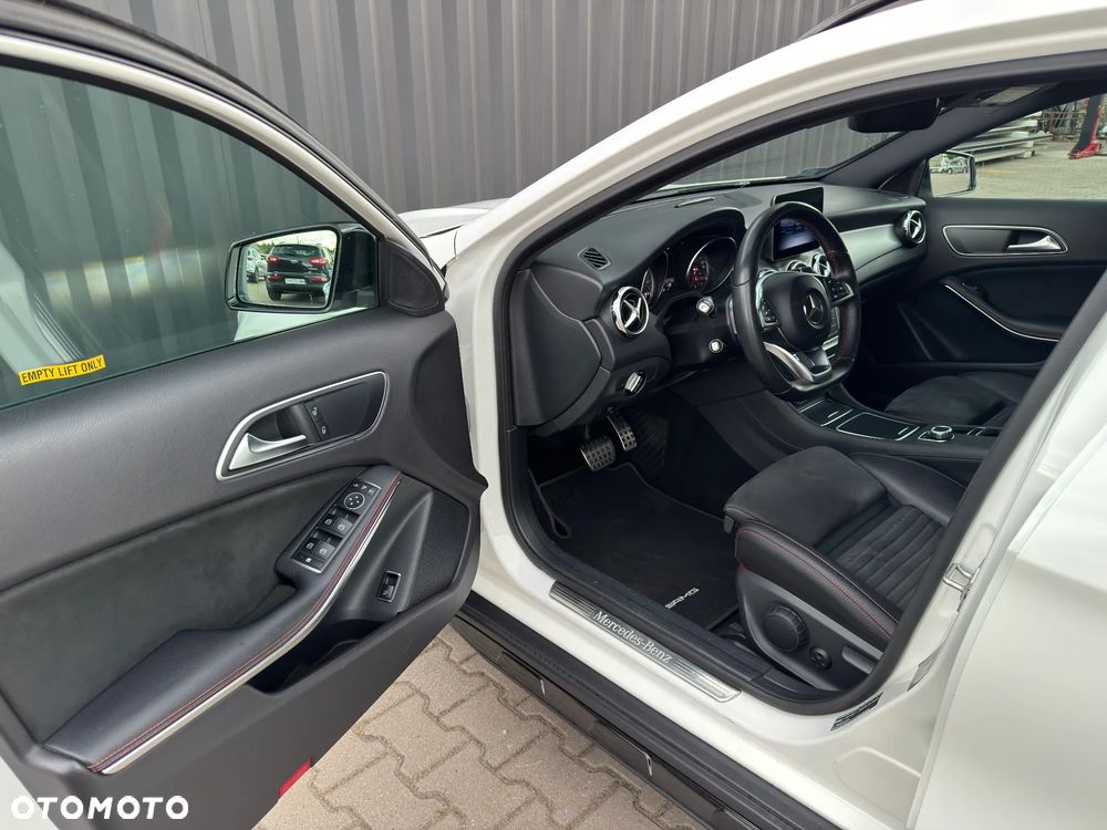 Mercedes-Benz GLA 220 4-Matic AMG Line - 14