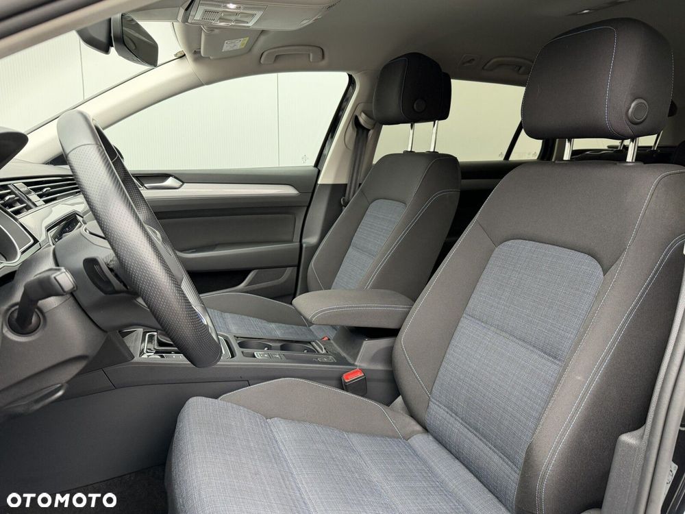 Volkswagen Passat - 21