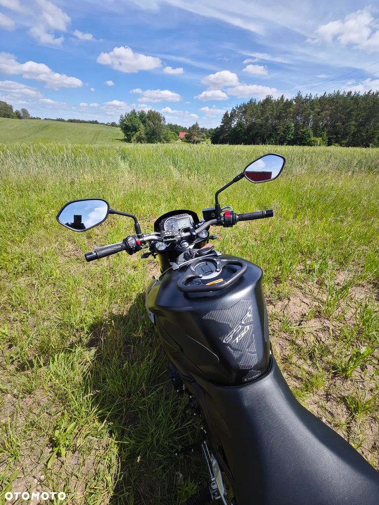 Suzuki GSR - 6