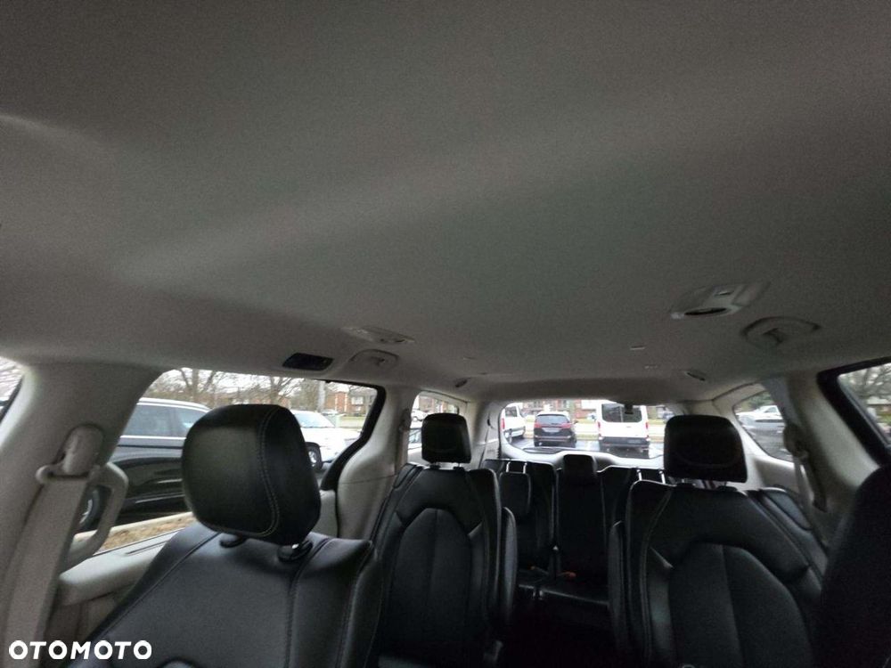 Chrysler Pacifica - 6