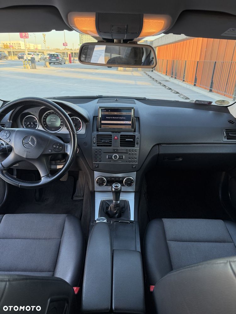 Mercedes-Benz C-Class 2010 photo 2