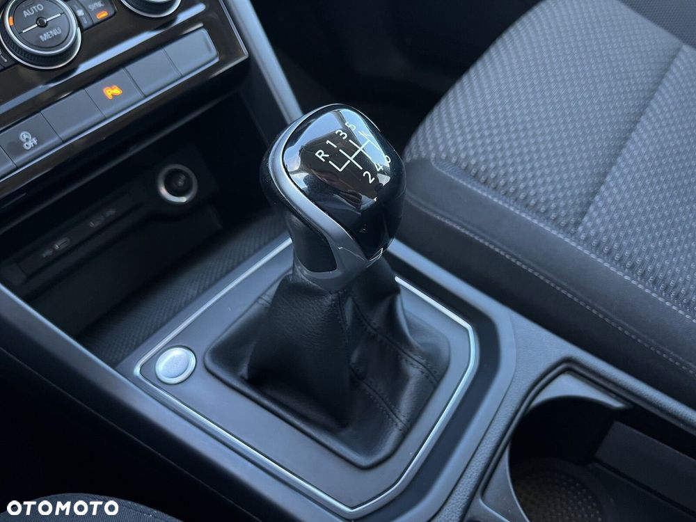 Volkswagen Touran 1.5 TSI EVO Comfortline - 25