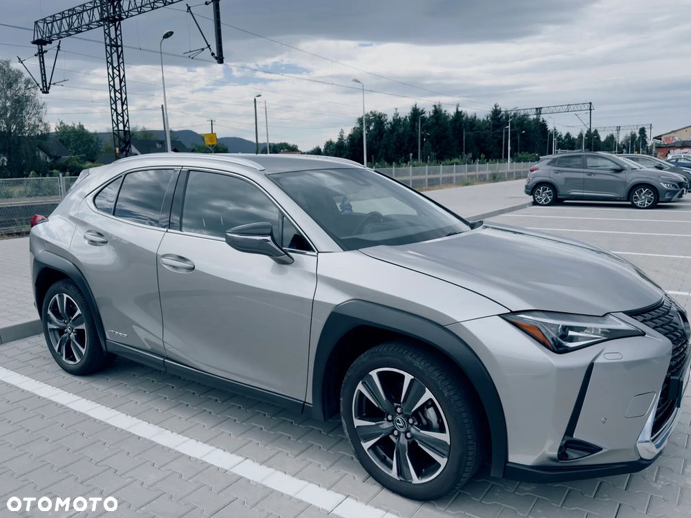 Lexus UX - 4