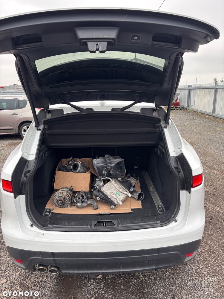 Jaguar F-Pace 20d R-Sport - 19