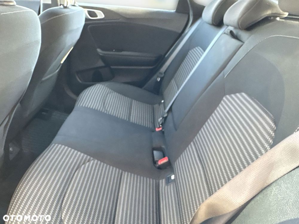 Kia Ceed - 16