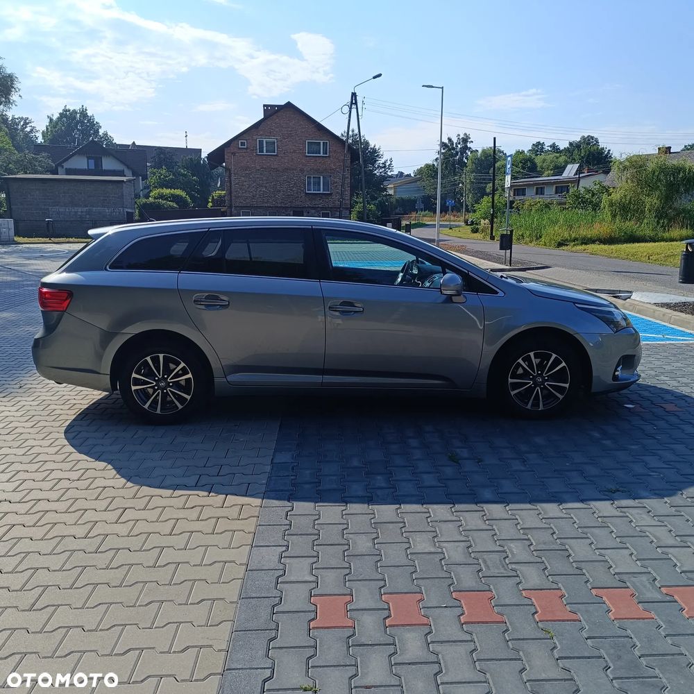 Toyota Avensis 2.0 D-4D Comfort - 9