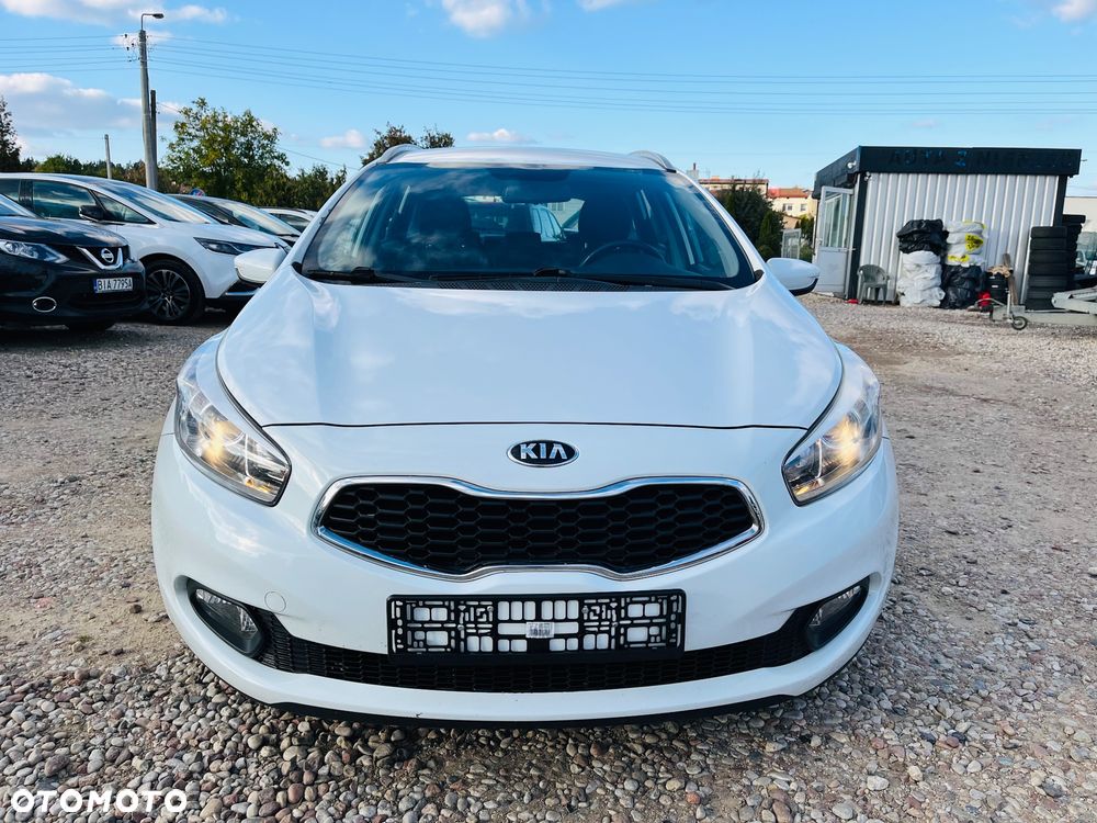 Kia Ceed 1.6 GDI SW Dream-Team Edition - 4