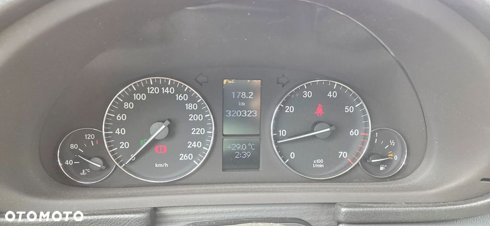 Mercedes-Benz Klasa C 180 T Kompressor Classic - 16