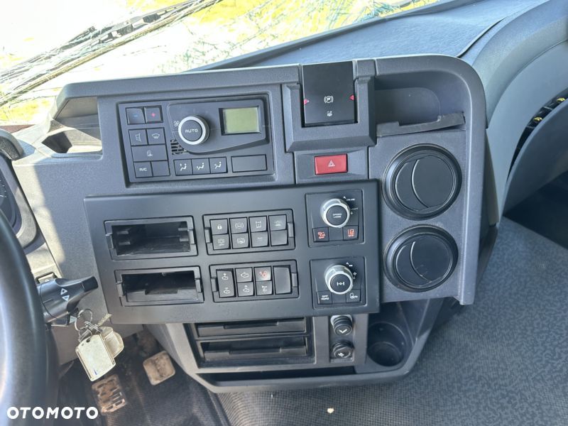 Renault C 380 6X4 - 21