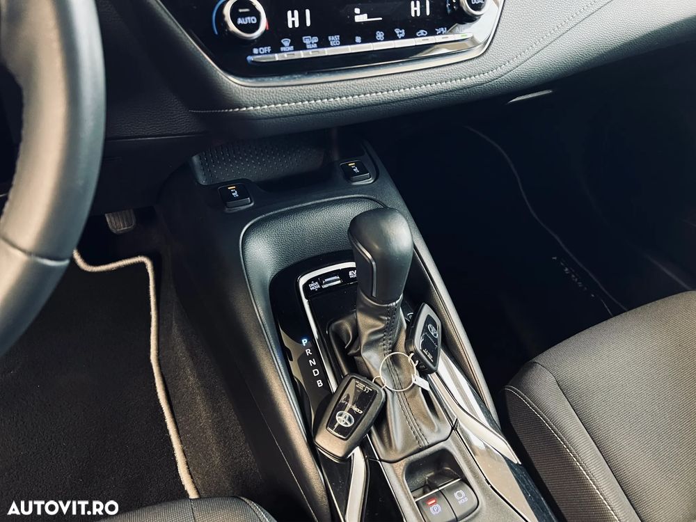 Toyota Corolla 1.8 HSD Business - 12