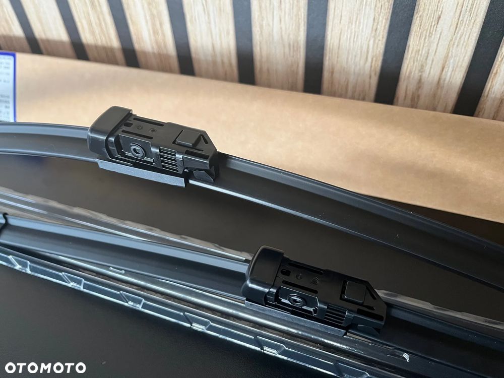 PIÓRA WYCIERACZEK PRZÓD VOLVO EX30 - 4