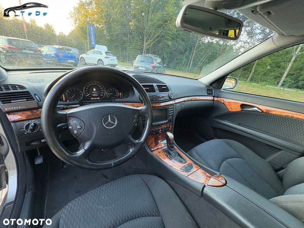 Mercedes-Benz Klasa E 500 4-Matic T Elegance - 25