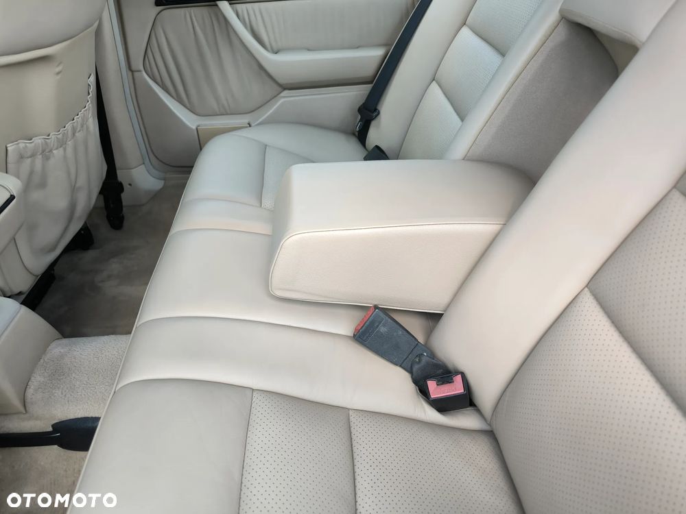 Mercedes-Benz Klasa E 420 - 17