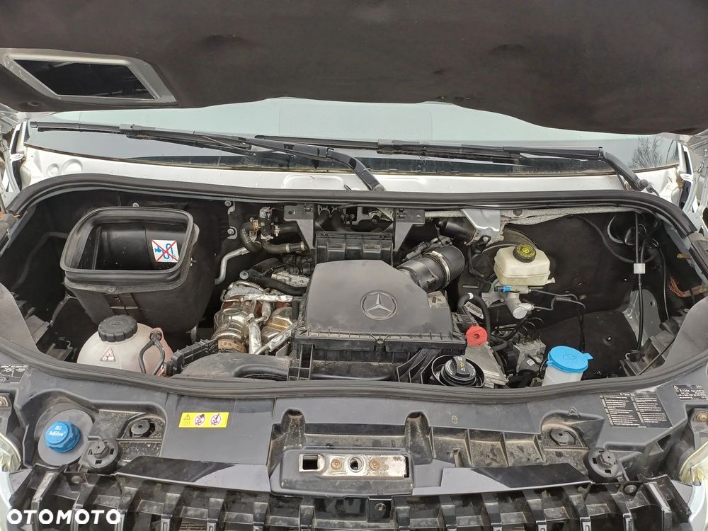 Mercedes-Benz 907 - 4