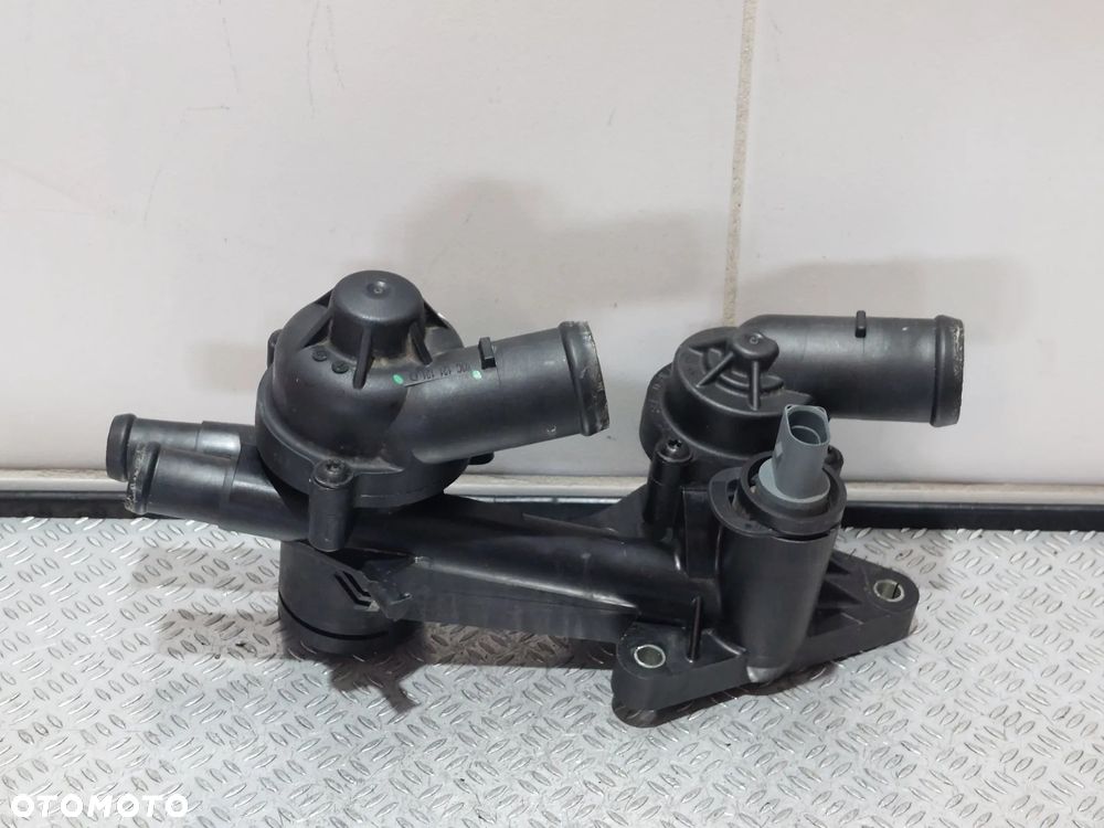 OBUDOWA TERMOSTATU VW 1,4 TFSI KOD CTH R2012 NR 03C121121D - 3