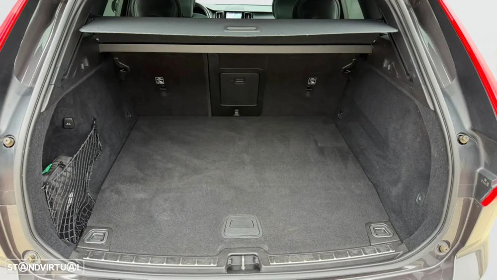 Volvo XC 60 T6 AWD Recharge Plus Dark - 14