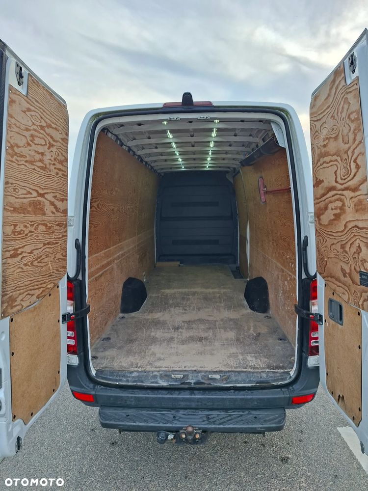 Mercedes-Benz Sprinter - 13