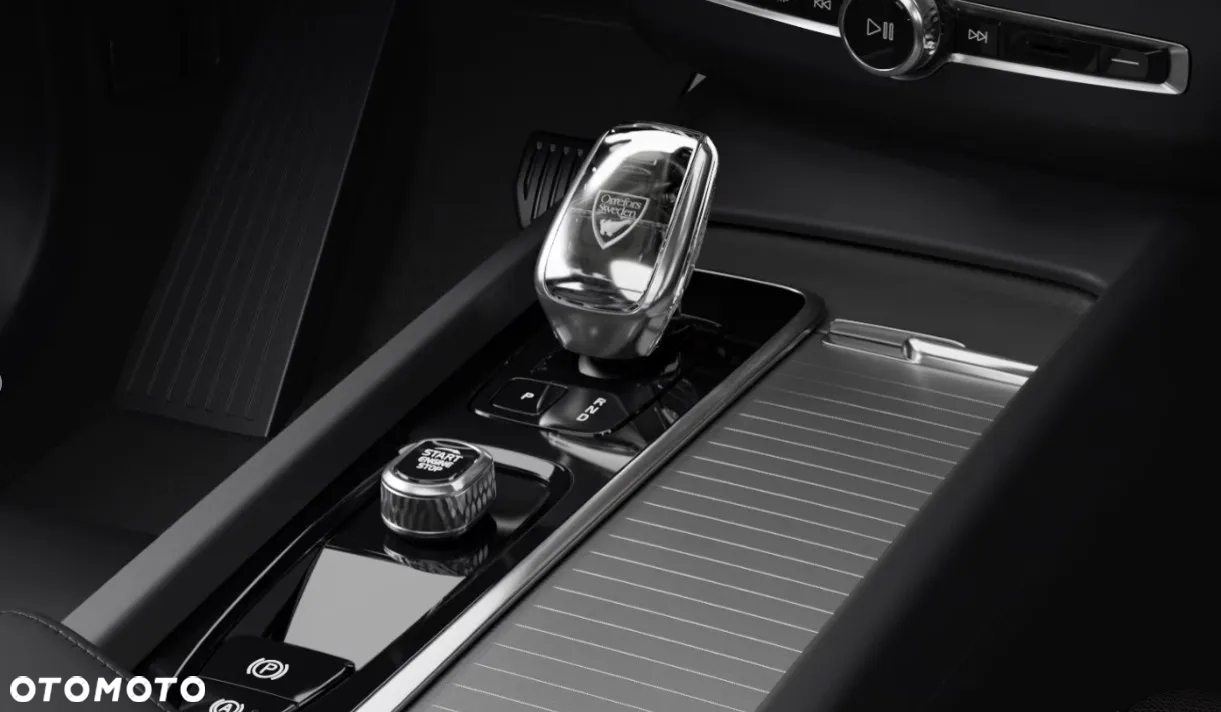 Volvo XC 60 T8 Plug-In Hybrid AWD Ultra Black Edition - 9