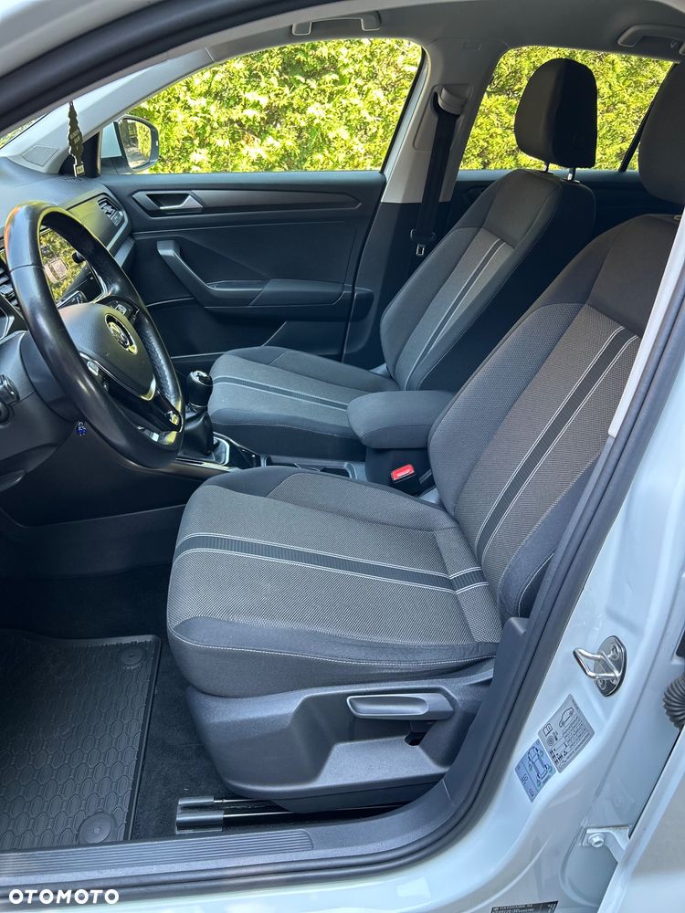 Volkswagen T-Roc - 19