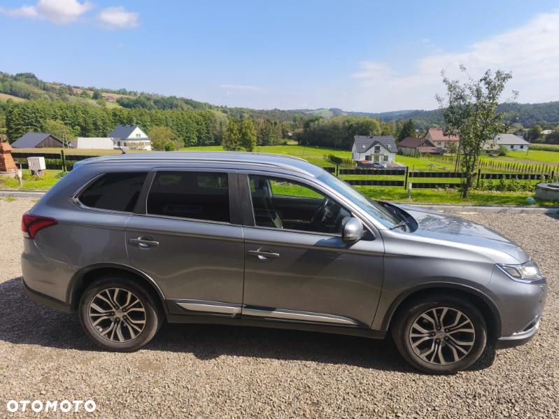 Mitsubishi Outlander - 1