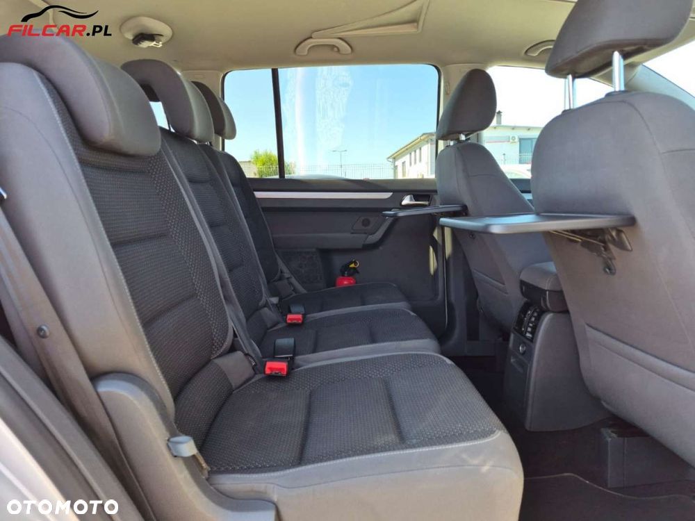 Volkswagen Touran - 14