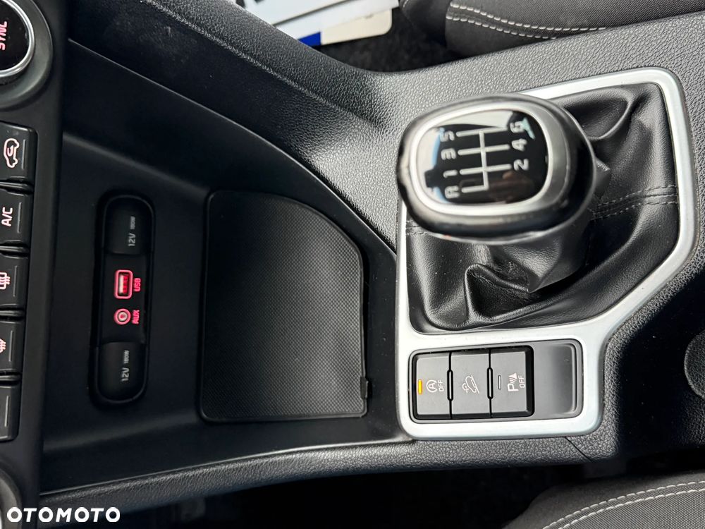 Kia Sportage 1.7 CRDI 2WD ISG Dream-Team Edition - 36