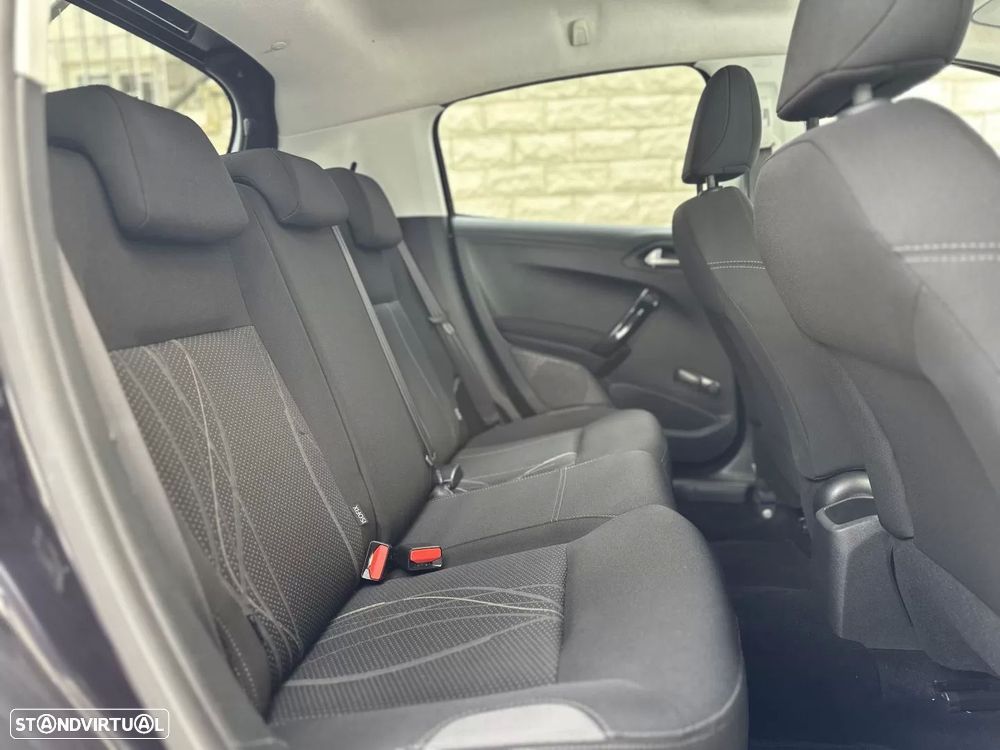 Peugeot 208 1.2 PureTech Active - 12