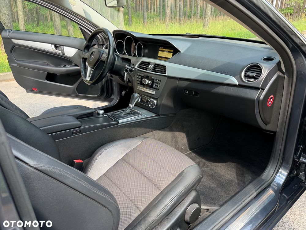 Mercedes-Benz Klasa C 250 CGI BlueEff - 24