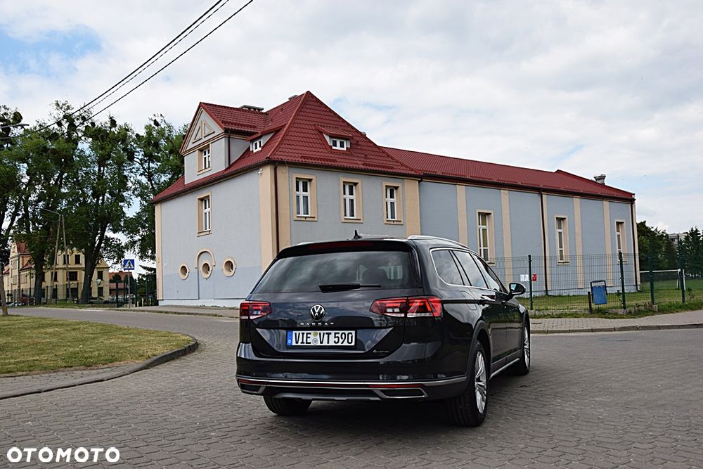 Volkswagen Passat Alltrack 2.0 TDI SCR DSG 4Motion - 3