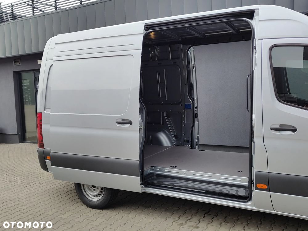 Mercedes-Benz Sprinter - 10