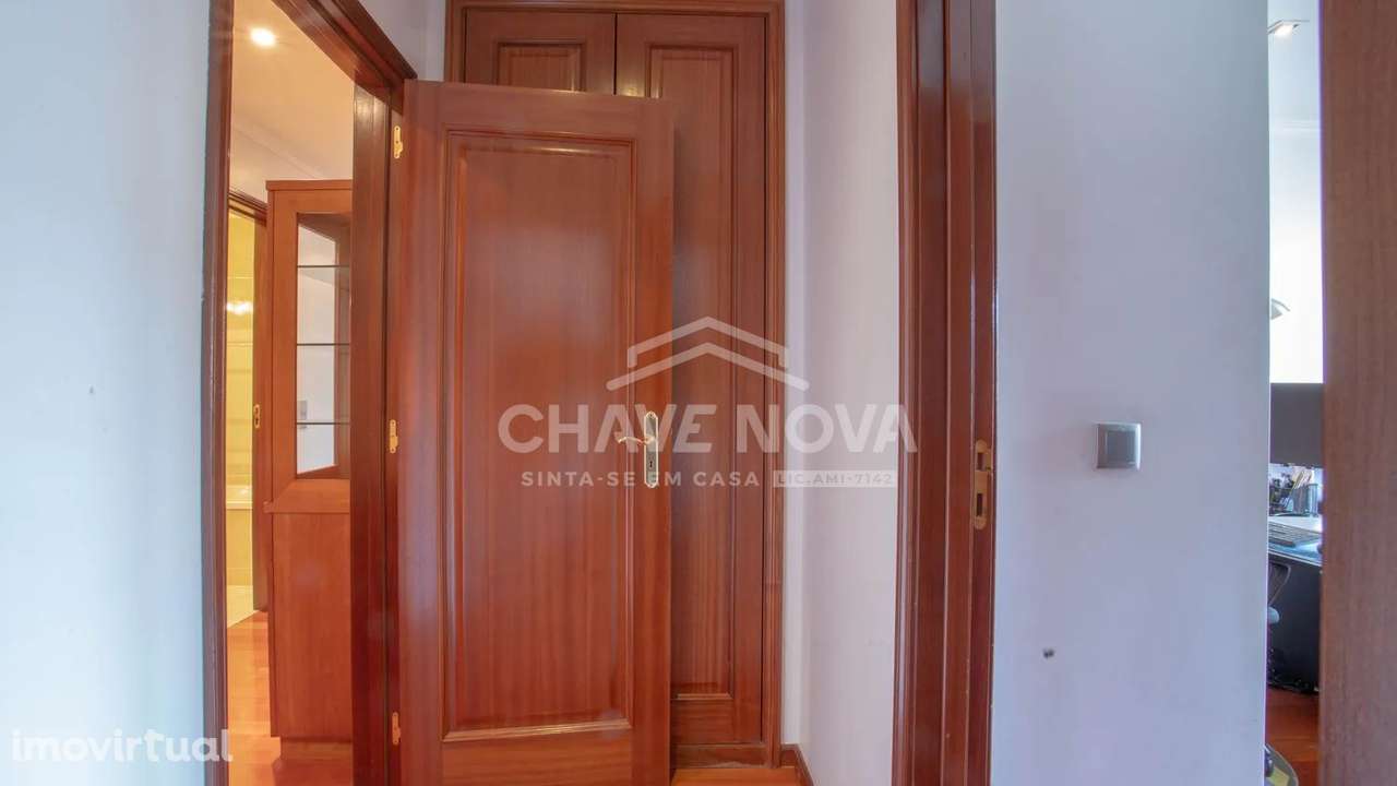 LA-Apartamento T2 com Varanda e Garagem Box
Vila Nova de Gaia, Porto - Grande imagem: 4/29