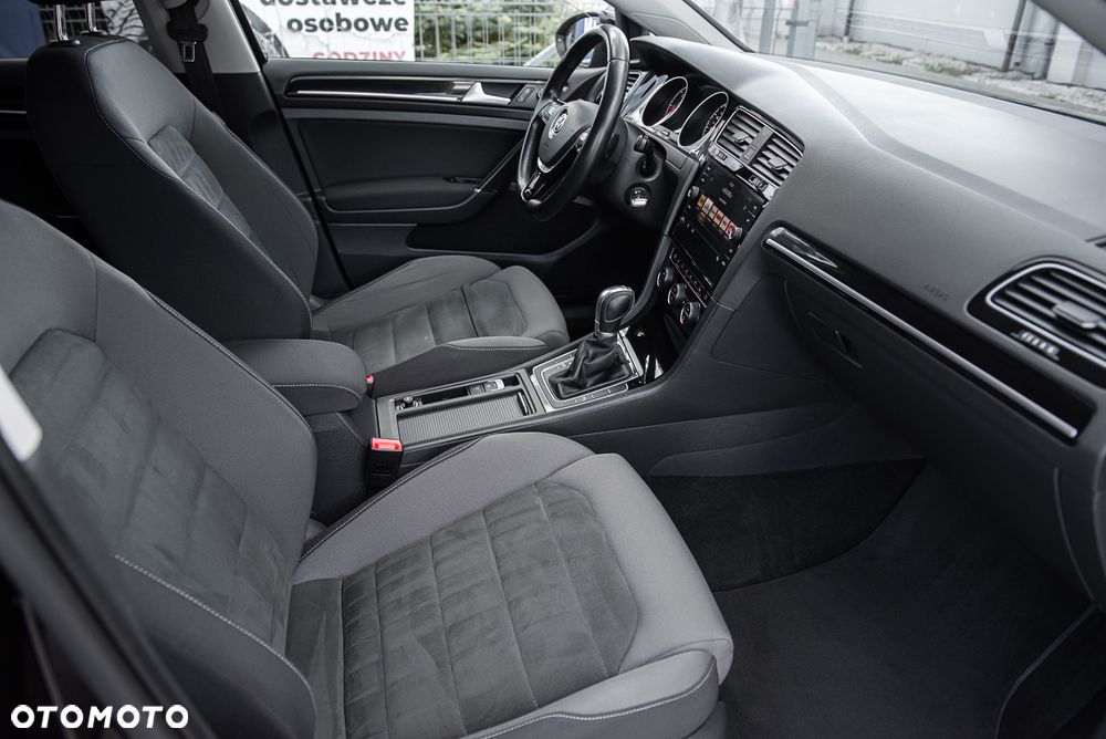 Volkswagen Golf - 32