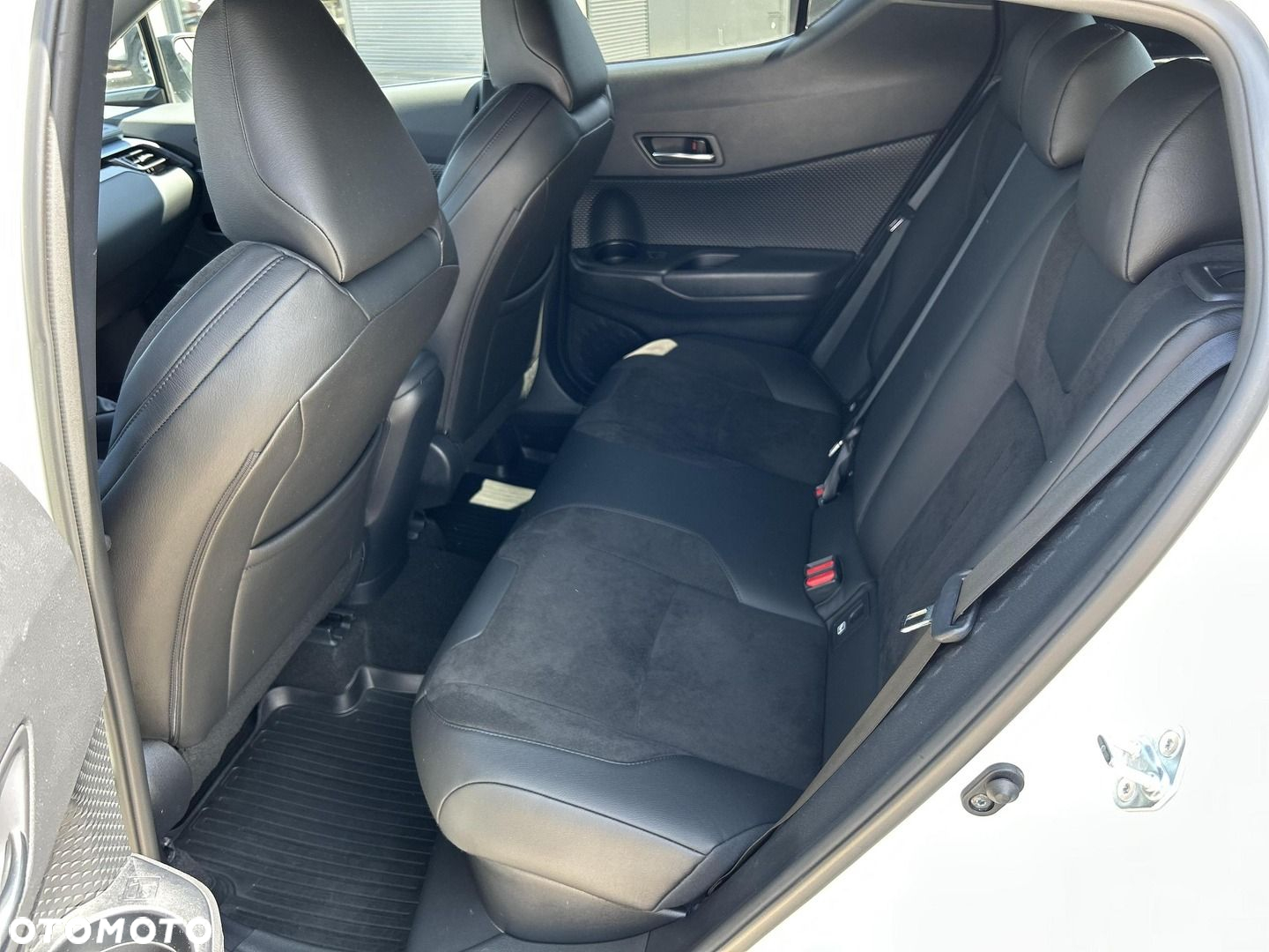 Toyota C-HR - 11