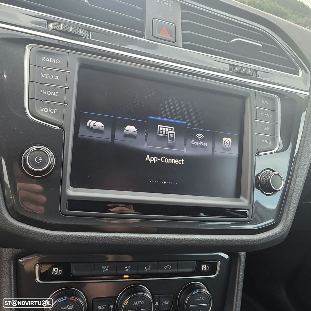 VW Tiguan 2.0 TDi Sport BlueMotion - 25