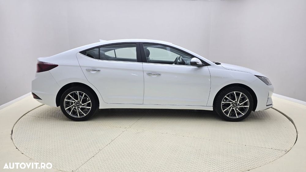 Hyundai Elantra - 5