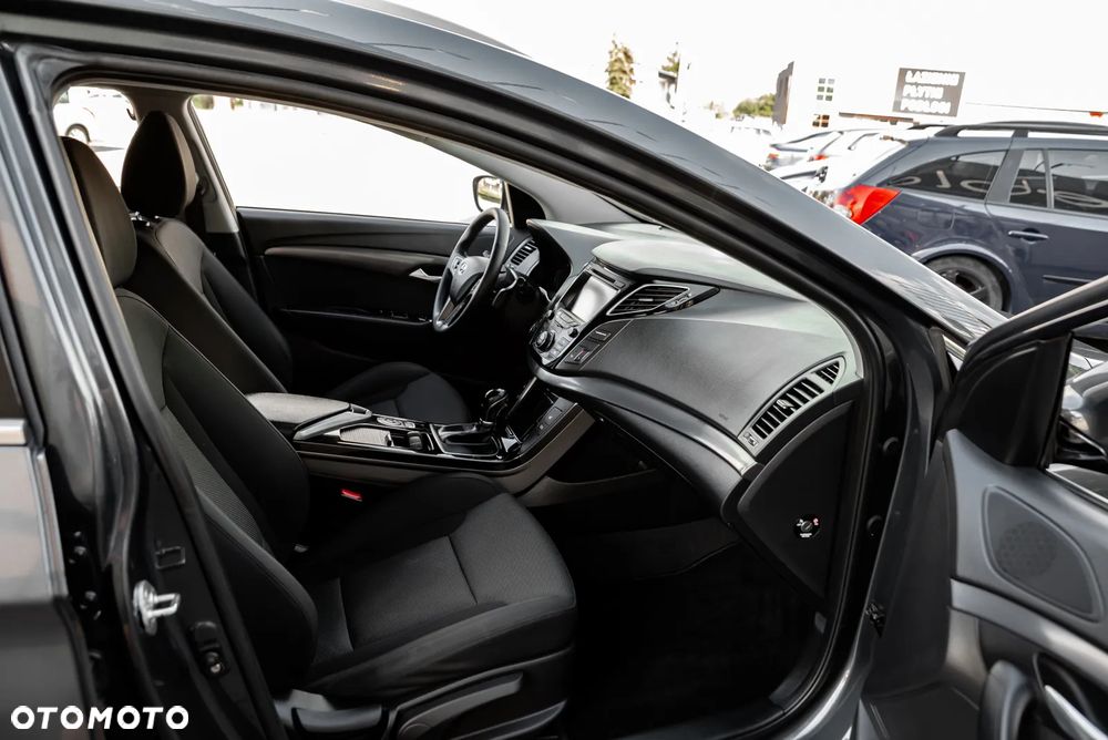 Hyundai i40 Kombi 1.7 CRDi DCT Premium - 33