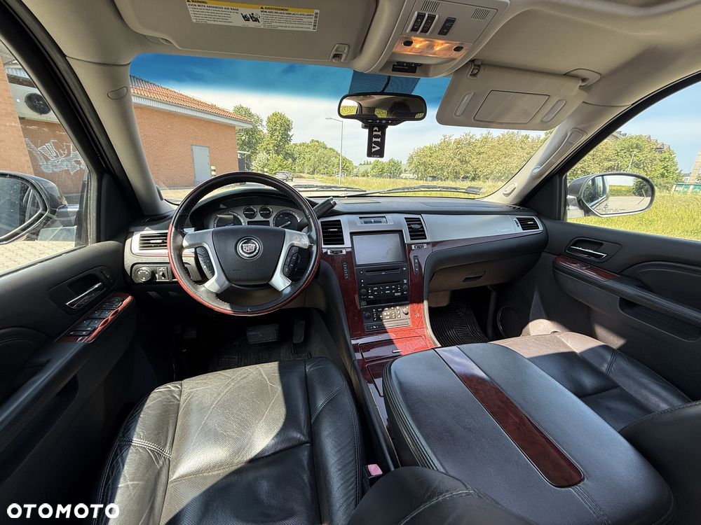 Cadillac Escalade - 7