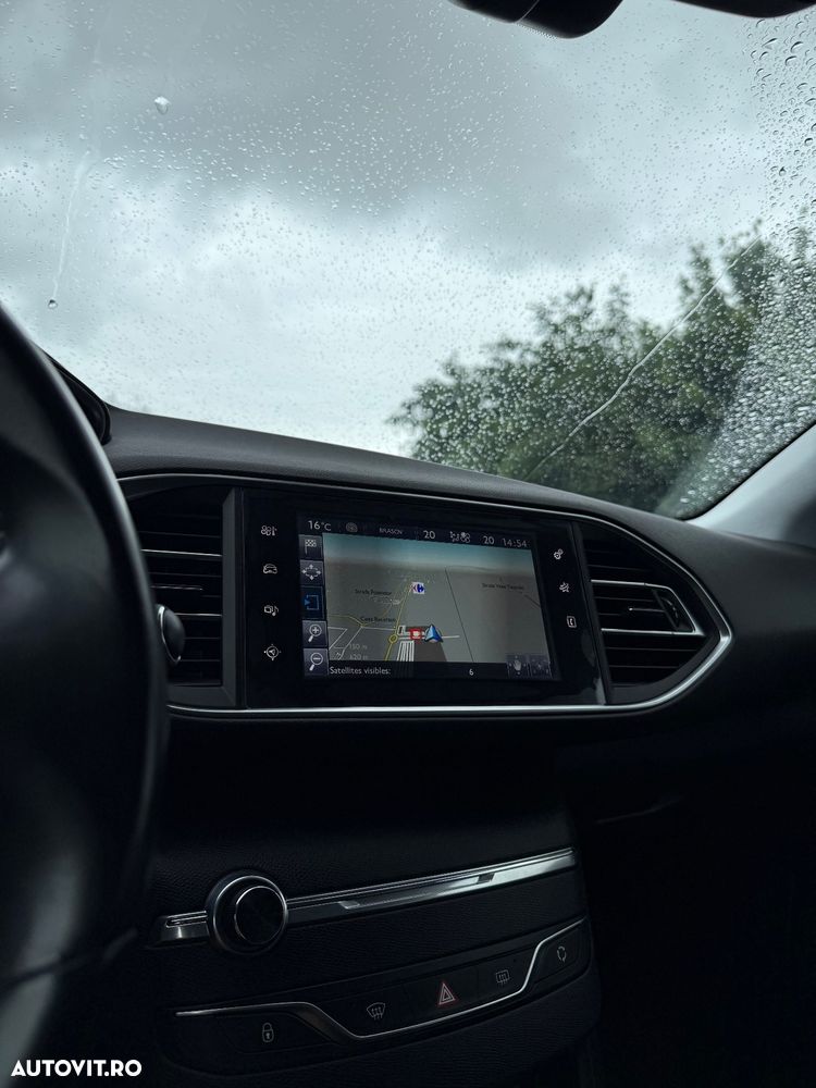 Peugeot 308 1.2 L PureTech Turbo S&S Allure - 19