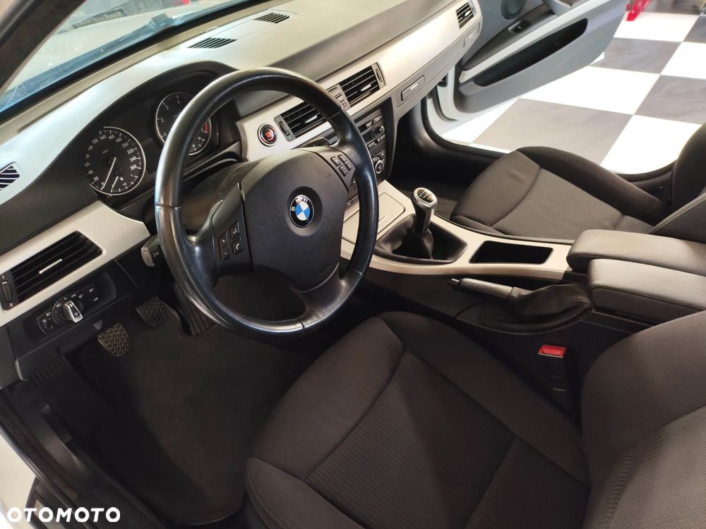 BMW Seria 3 318i - 10