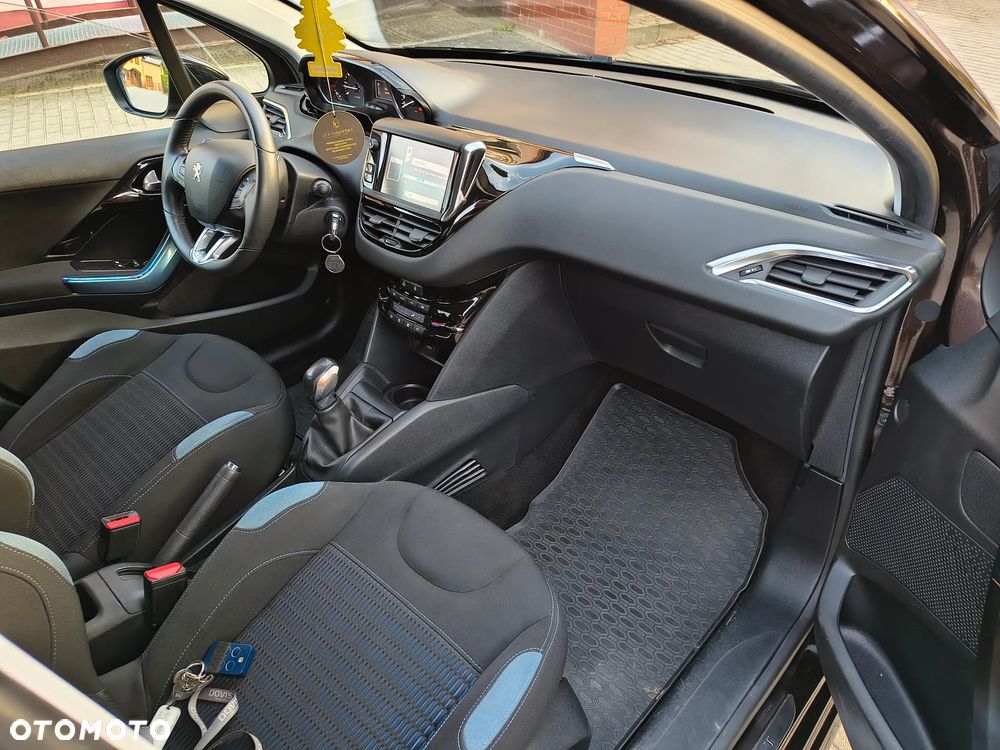Peugeot 208 - 16