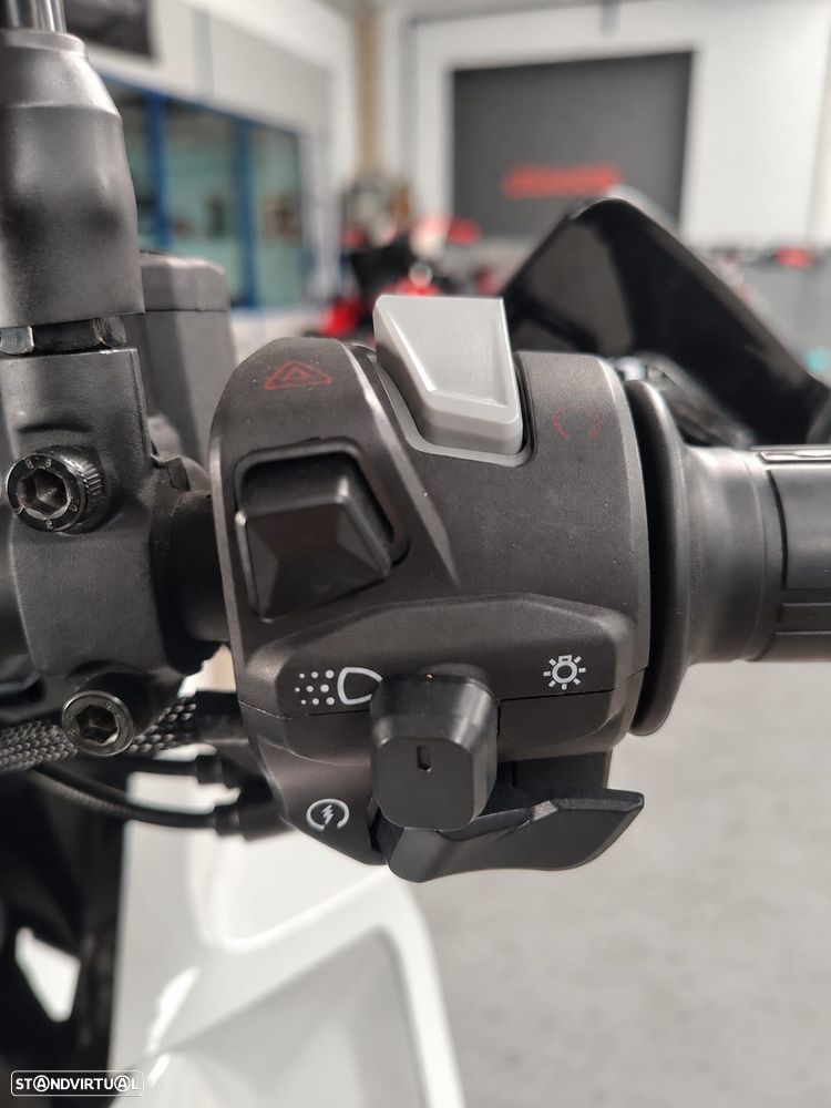 Moto Morini X-Cape - 17
