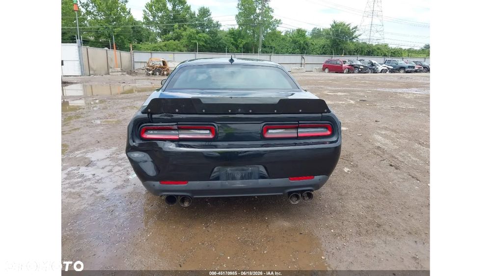 Dodge Challenger - 8