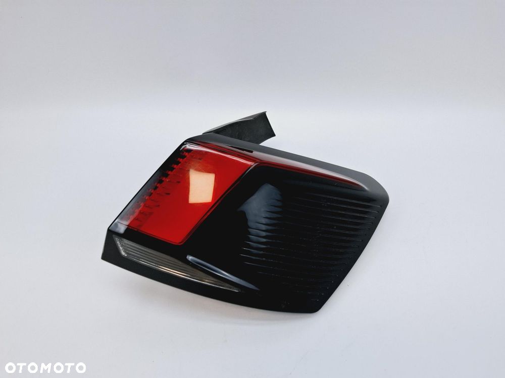 LAMPA PRAWY TYŁ PEUGEOT 3008 II 2016- 9810477080 - 1