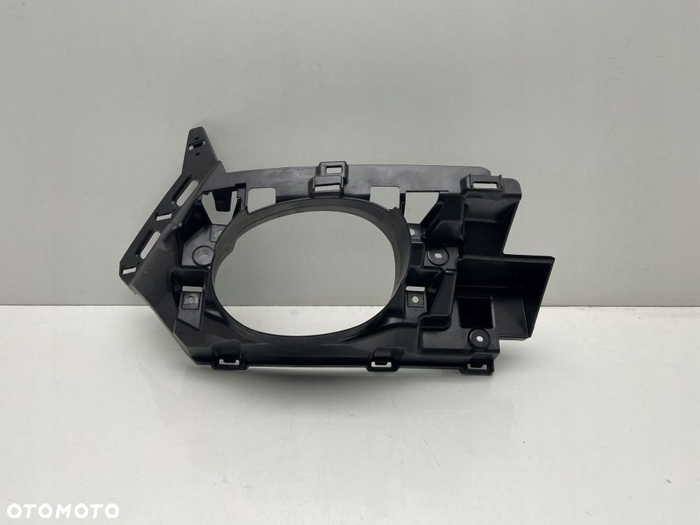 MOCOWANIE KOŃCÓWKI WYDECHU LEWE AUDI RS3 8Y 8Y0807363