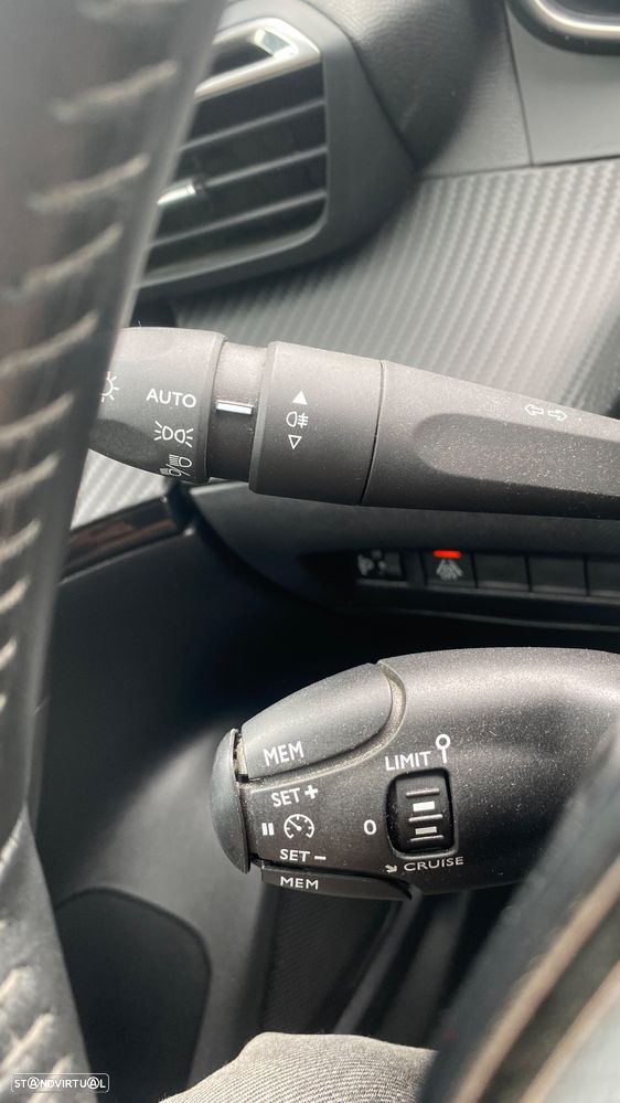 Peugeot e-2008 50 kWh Active Pack - 30